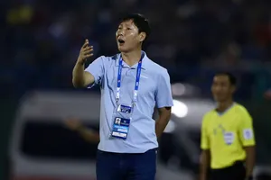 HLV Kim Sang-sik không có nhiều xáo trộn về đội hình ở trận giao hữu với Campuchia. ẢNH: DŨNG PHƯƠNG 