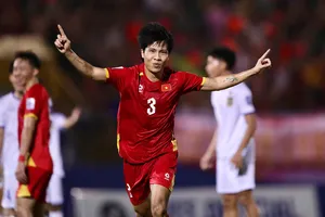 Hậu vệ trái Nguyễn Văn Vĩ là một trong những mũi nhọn tấn công của đội tuyển Việt Nam. ẢNH: DŨNG PHƯƠNG 