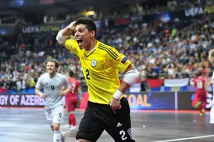 Thủ môn Leo Higuita là một trong những ngôi sao futsal thế giới sang TPHCM thi đấu. 