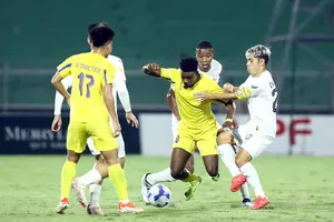 Cao Văn Triền cùng các cầu thủ Bình Định có chuyến làm khách dự báo đầy khó khăn tại Quảng Nam. 