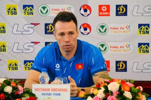HLV Diego Giustozzi đánh giá rất cao đội tuyển futsal Kazakhstan. ẢNH: TÂM HÀ 