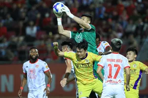 Thủ môn Nguyễn Văn Toàn đã hoàn thành nhiệm vụ thay thế cho đàn anh Nguyễn Đình Triệu. 