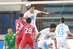 Nam Định chia điểm với CLB TPHCM. 