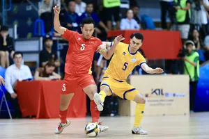 Đội tuyển futsal Việt Nam cầm hòa Kazakhstan trong thế trận bị dẫn trước 2 bàn. ẢNH: DŨNG PHƯƠNG