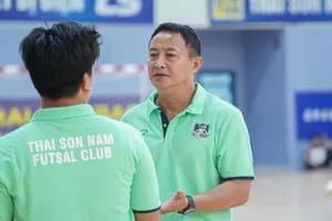HLV thủ môn Nguyễn Đức Duy trở lại huấn luyện tại đội 1 Thái Sơn Nam TPHCM. ẢNH: ANH TRẦN 