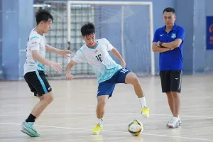 Đội futsal Trẻ TPHCM tập luyện xuyên kỳ nghỉ lễ 30-4 và 1-5. ẢNH: KIM NGÂN 