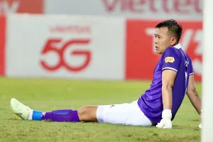 Thủ môn Trần Văn Công cùng các đồng đội tại Quảng Nam đang có thành tích không tốt. 