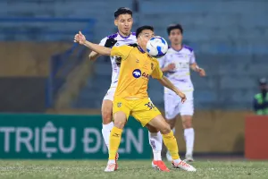 Đỗ Hùng Dũng cùng đồng đội tại Hà Nội FC cần sớm vực dậy tinh thần hướng đến trận gặp SLNA. 