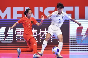 Đội tuyển futsal nữ Indonesia (áo đỏ) cầm hòa Thái Lan. ẢNH: AFC 