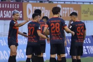 Tuyển thủ Đinh Thanh Bình ghi bàn thắng duy nhất cho Ninh Bình. ẢNH: MINH ĐỨC