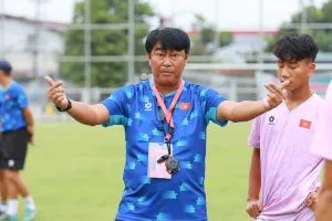HLV Trần Minh Chiến tái xuất V-League trong màu áo Bình Định. ẢNH: NHẬT ĐOÀN 
