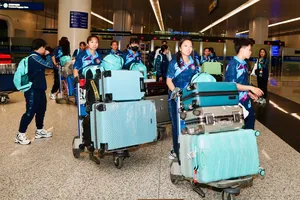 Huỳnh Như cùng đồng đội đặt chân đến Vũ Hán (Trung Quốc). ẢNH: ANH TRẦN