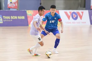 Thái Sơn Bắc (áo xanh) dễ dàng giành chiến thắng trước L.Hạ Long. ẢNH: ANH TRẦN