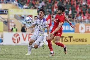 Đỗ Duy Mạnh cùng các đồng đội tại Hà Nội FC đoạt vị trí á quân V-League 2024-2025. ẢNH: MINH HOÀNG