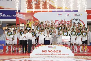 Thái Sơn Nam TPHCM lần thứ 14 nâng cao danh hiệu VĐQG. ẢNH: ANH TRẦN