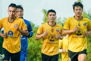 Các cầu thủ Đại học Văn Hiến đã trở lại tập luyện chuẩn bị cho mùa giải chuyên nghiệp đầu tiên. 