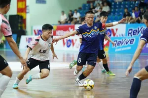 Phạm Đức Hòa cùng đồng đội tại Thái Sơn Nam TPHCM bế tắc trước Hà Nội. ẢNH: DŨNG PHƯƠNG 