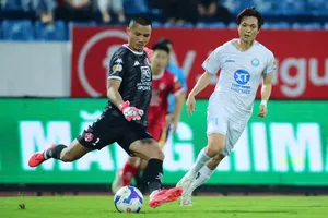 Thủ môn Đình Triệu cùng các cầu thủ Hải Phòng dự báo có chuyến làm khách đầy khó khăn tại Nam Định. ẢNH: ANH TRẦN 