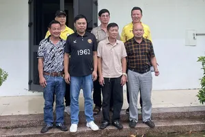 Ông Cao Hoàng Đức (áo đen) trong cuộc gặp gỡ với lãnh đạo Hội CĐV Bóng đá Thanh Hóa 