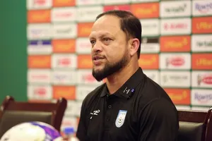 Trợ lý HLV Hassan Al Mamun của U23 Bangladesh tham dự buổi họp báo vào chiều 2-9. ẢNH: MINH HOÀNG 