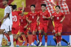 U23 Việt Nam ăn mừng bàn thắng mở điểm của Ngọc Mỹ. ẢNH: MINH HOÀNG 