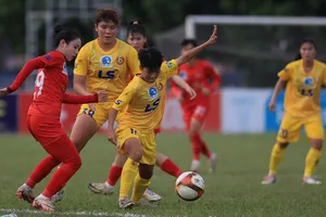 CLB nữ TPHCM II (áo vàng) xuất sắc cầm hòa Hà Nam. ẢNH: TÂM HÀ