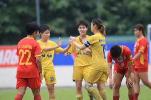 Hà Nội tạm vươn lên dẫn đầu bảng xếp hạng. ẢNH: TÂM HÀ