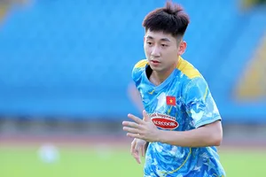 Trung vệ trẻ Nguyễn Nhật Minh lần đầu được triệu tập lên đội tuyển Việt Nam. ẢNH: HỮU ĐỆ 