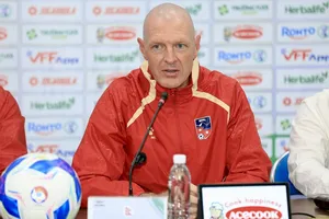 HLV Matt Ross tự hào về màn trình diễn của các tuyển thủ Nepal. ẢNH: DŨNG PHƯƠNG 