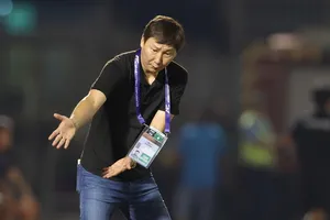 HLV Kim Sang-sik chỉ ra khâu dứt điểm chính là điểm yếu của đội tuyển Việt Nam lúc này. ẢNH: DŨNG PHƯƠNG 