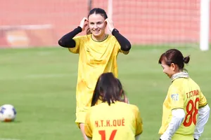 Trung vệ ngoại binh cao 1m80 Aubrey Goodwill của CLB nữ TPHCM. ẢNH: TÔ AN