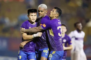 Hà Nội FC có chiến thắng đầu tiên cùng tân HLV Harry Kewell. ẢNH: DŨNG PHƯƠNG 