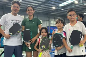 Một gia đình tham dự Giải Pickleball tranh Cúp Báo Phụ nữ TPHCM lần thứ 3. ẢNH: TÂM HÀ