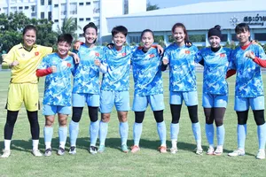 Các nữ tuyển thủ Việt Nam háo hức trước trận ra quân SEA Games 33. ẢNH: ANH THƯ