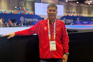 Bác sĩ Trần Văn Hà của Đoàn Thể thao Việt Nam tại SEA Games 33. ẢNH: HỮU THÀNH