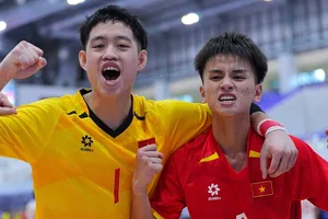 Niềm vui của các tuyển thủ futsal U16 Việt Nam. ẢNH: FAT 