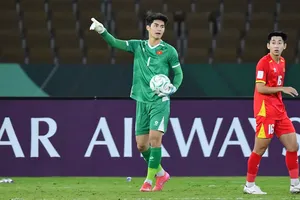 Thủ môn Trần Trung Kiên động viên các đồng đội. ẢNH: AFC 