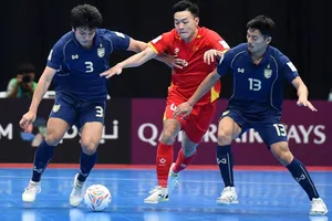 Đội tuyển futsal Việt Nam gây ra nhiều khó khăn cho Thái Lan. ẢNH: AFC 