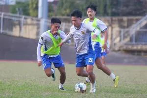 Đội Huế đang tích cực tập luyện hướng đến mục tiêu giành tấm vé thăng hạng Nhất. ẢNH: HỮU THÀNH