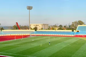 Sân Tam Kỳ có mặt cỏ đẹp, phòng ốc khang trang sau khi được nâng cấp vào đầu năm 2025. ẢNH: NHẬT ANH