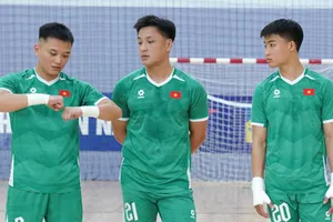 Thủ môn Hồ Văn Ý (giữa) trở lại đội tuyển futsal Việt Nam sau đúng 1 năm. ẢNH: PHAN HỒNG 