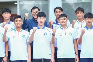 Giám đốc kỹ thuật Phan Thanh Hùng cùng Quả bóng vàng Việt Nam 2012 Huỳnh Quốc Anh cùng dẫn dắt Trẻ Đà Nẵng tham dự Giải hạng Nhì quốc gia 2026