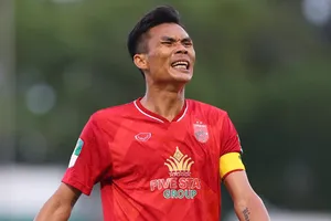 Vòng xoáy âu lo của bóng đá Long An