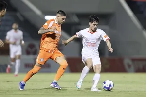 Các cầu thủ Đà Nẵng cầm hòa Viettel FC. ẢNH: TÂM HÀ