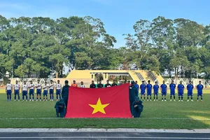 Trận khai mạc giữa phường Tân Hải và xã Long Hải tại sân Châu Đức. ẢNH: TÂM HÀ