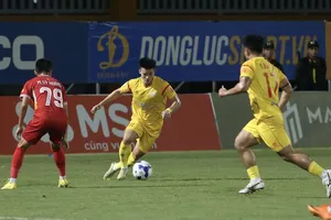 Nguyễn Thanh Nhàn cùng các đồng đội tại PVF-CAND lỡ cơ hội giành chiến thắng trên sân nhà. ẢNH: MINH HOÀNG