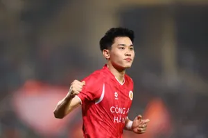 Tiền đạo Nguyễn Đình Bắc đang đạt phong độ cao ở chặng cuối V-League 2025-2026. ẢNH: MINH HOÀNG 