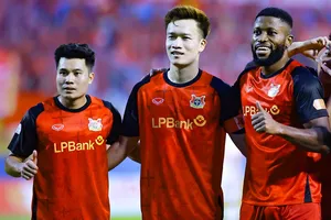Đương kim Quả bóng vàng Việt Nam Nguyễn Hoàng Đức tỏa sáng trong chiến thắng của Ninh Bình trước Hải Phòng. ẢNH: TÂM HÀ 