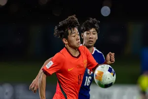Trung Quốc (áo đỏ) đón nhận thất bại trước Nhật Bản ở trận chung kết U17 châu Á 2026. ẢNH: AFC 