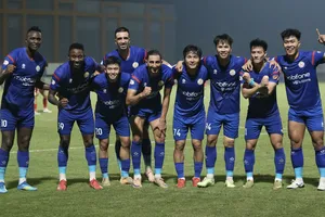 Các cầu thủ PVF-CAND thắp sáng lại hy vọng trong cuộc đua trụ hạng. ẢNH: MẠNH HÀ 